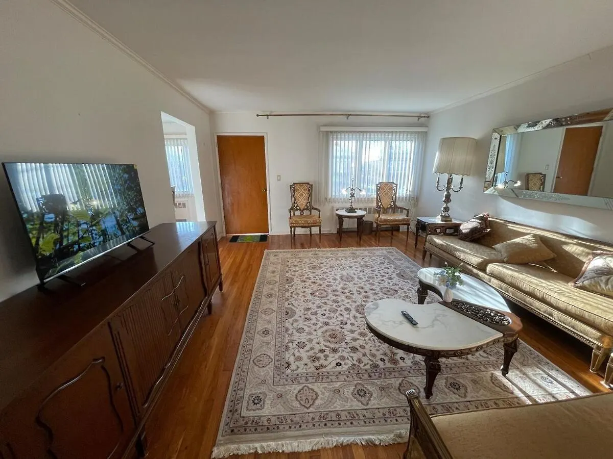 Luxury Two Bedroom Apartment In A Private House New York