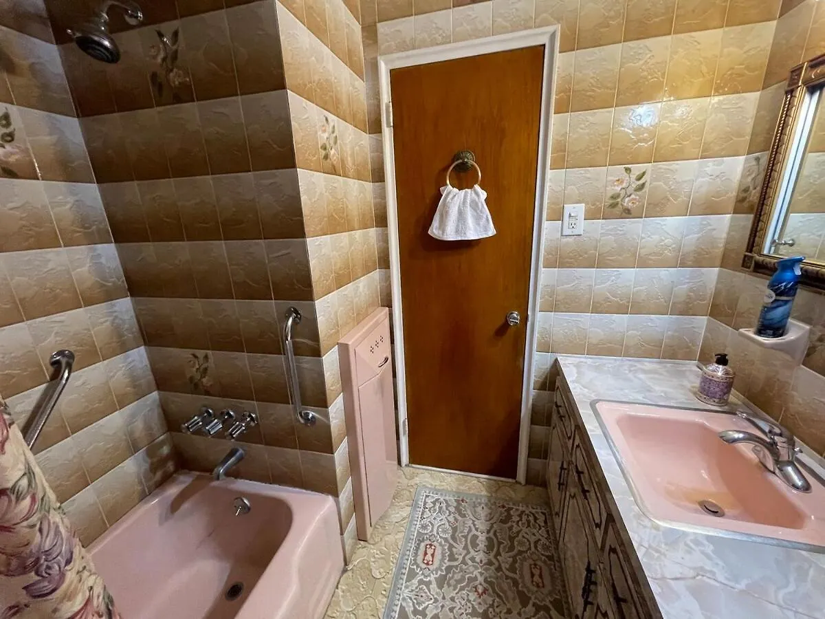 Luxury Two Bedroom Apartment In A Private House New York